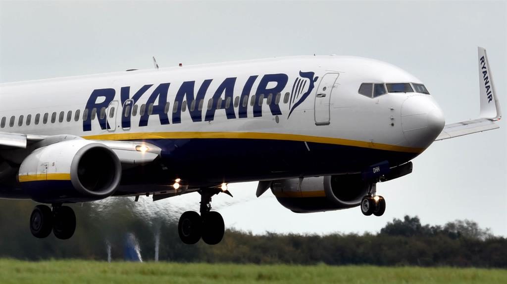 Ryanair Cancels More Flights In Move That Will Hit 400 000 Passengers 