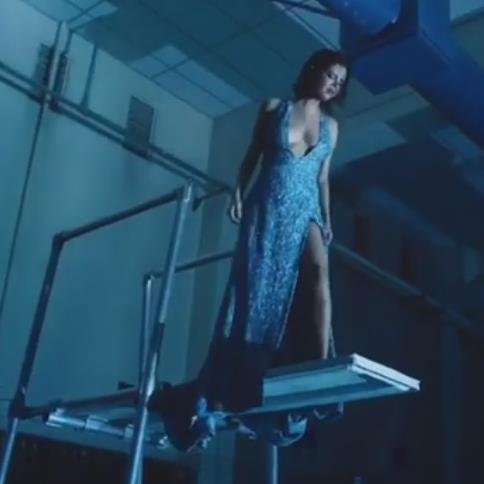 A plunging neckline for Selena Gomez
by Tom Stichbury
Published