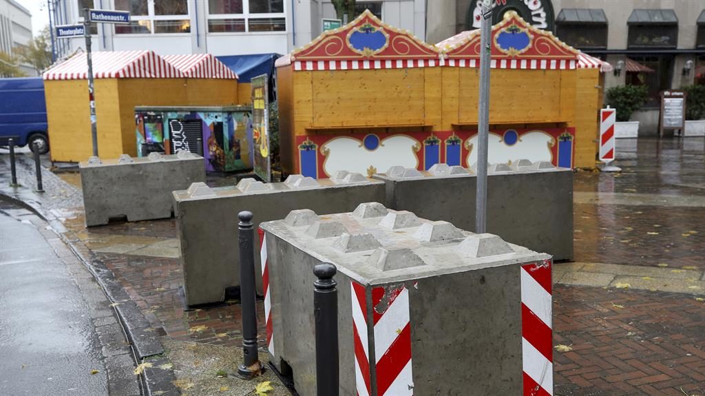Six held in Germany on suspicion of market attacks