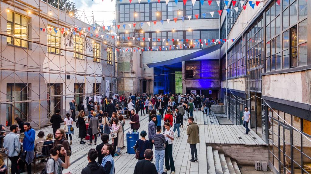 Hostel: Fabrika