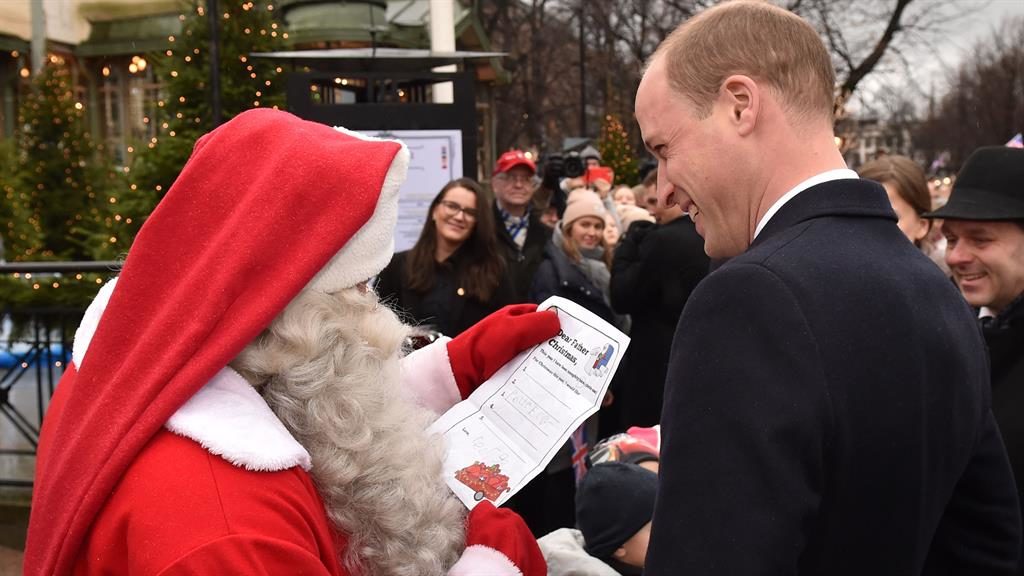 Prince William hand-delivers Prince George's letter to Santa