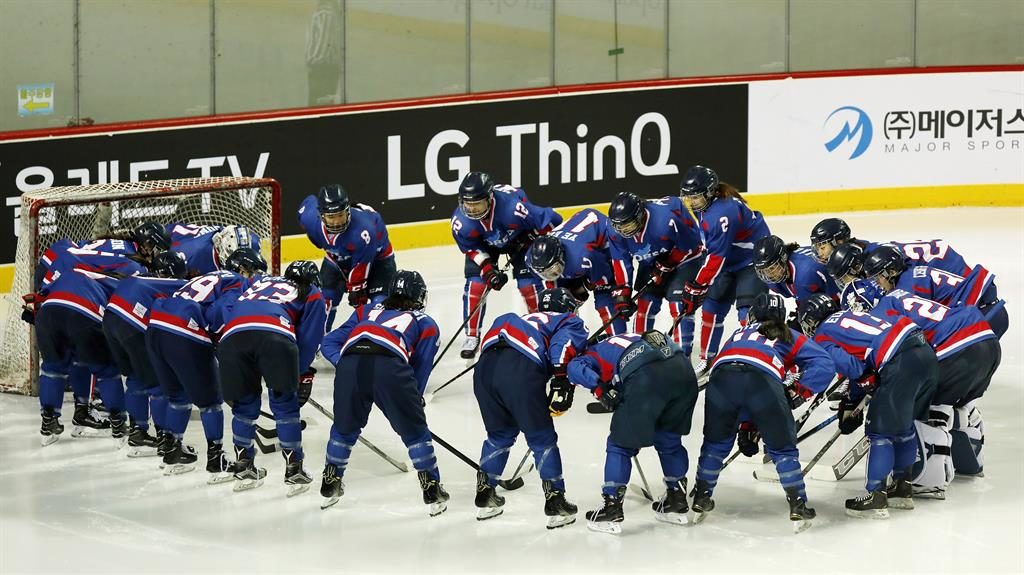 Korea ice hockey team stand on rink of history Metro Newspaper UK