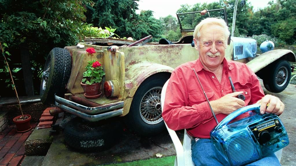 Inventor of the windup radio Trevor Baylis dies Metro Newspaper UK