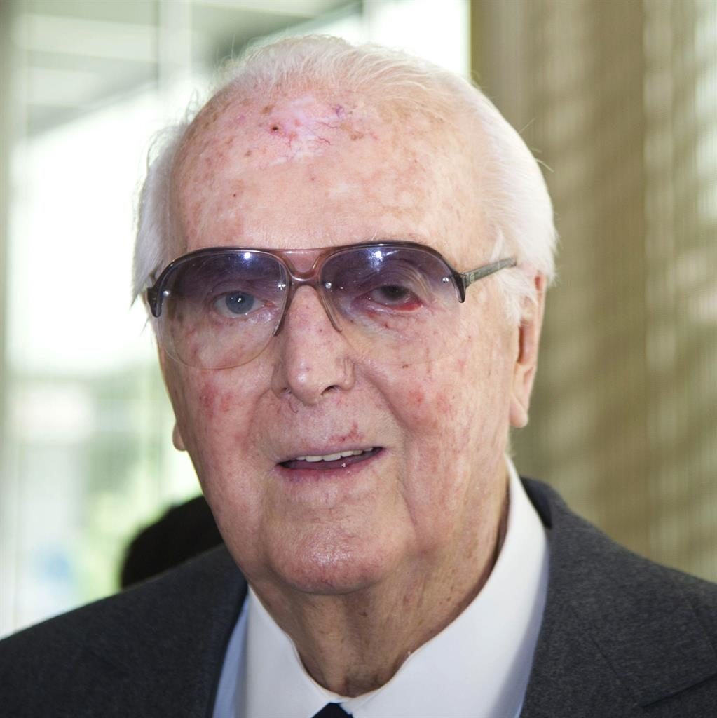 Fashion legend Hubert de Givenchy dies, aged 91