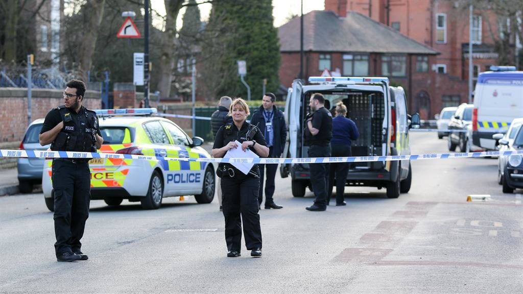 Police officer slashed with sword in Manchester - area on LOCKDOWN Police officer slashed with sword in Manchester - area on LOCKDOWN