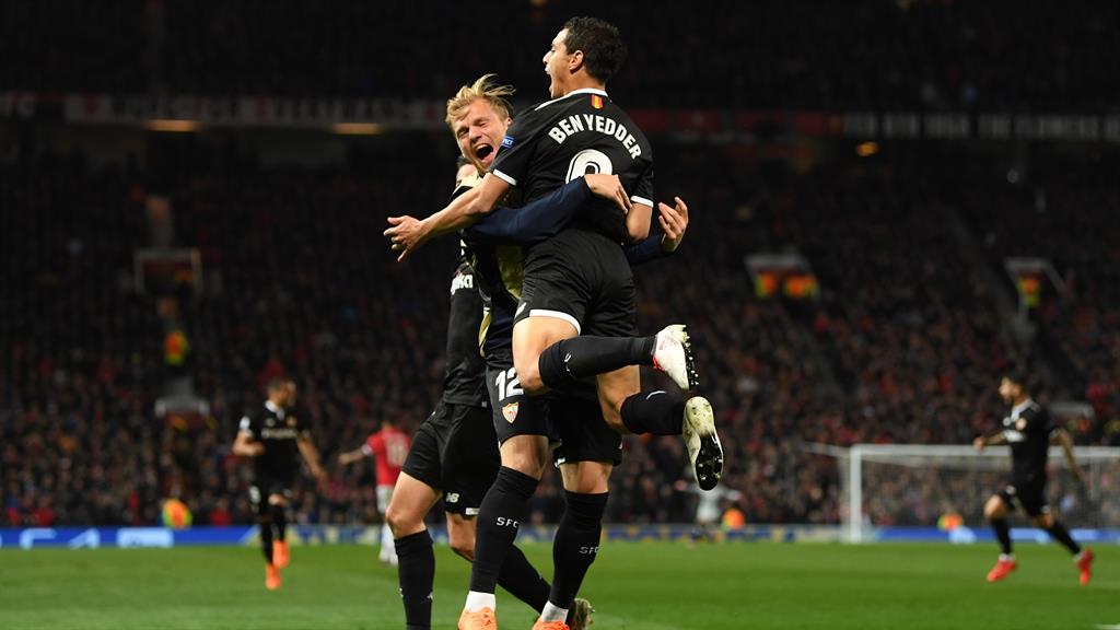 Sub standard Ben Yedder celebrates with Johannes Geis