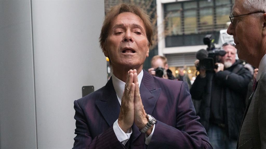 Singer Cliff Richard's case against BBC begins in High Court Singer Cliff Richard's case against BBC begins in High Court