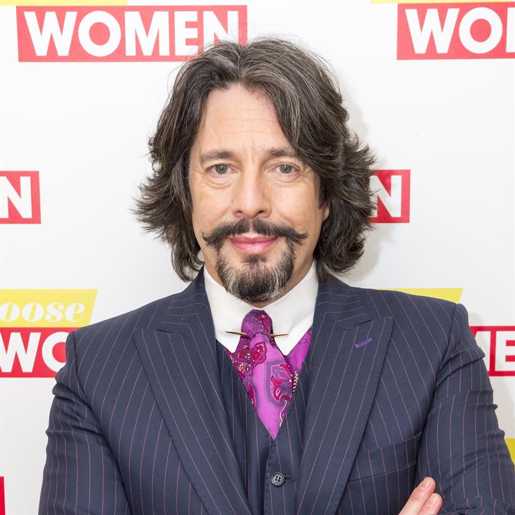 WALLPAPER LAURENCE LLEWELLYN BOWEN