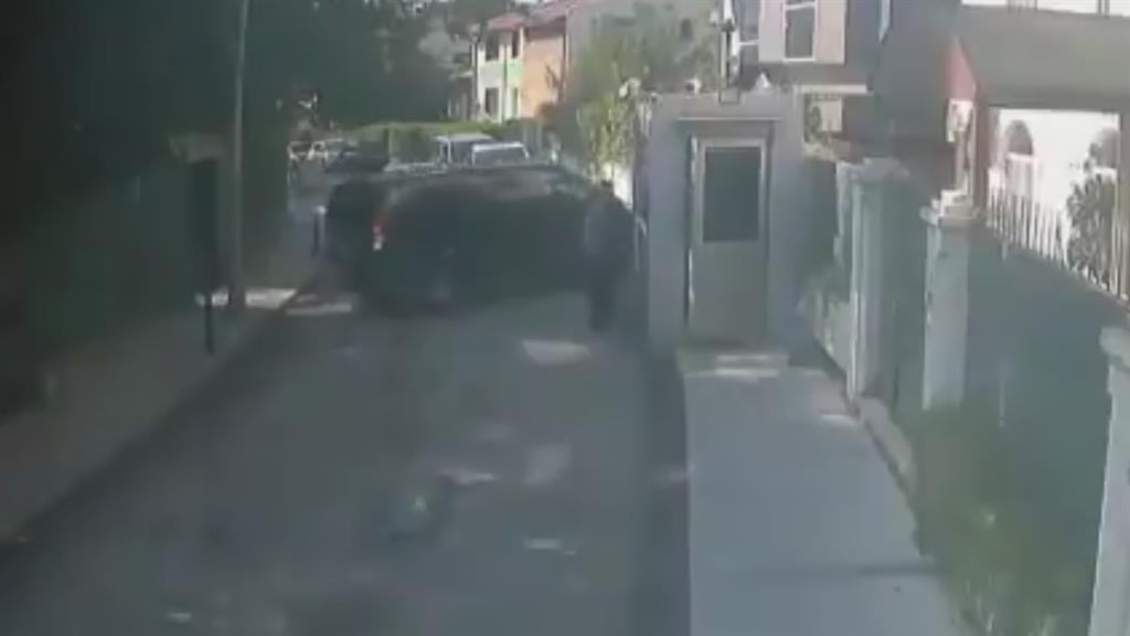 3.08pm: Black van, believed to contain a body, caught on CCTV