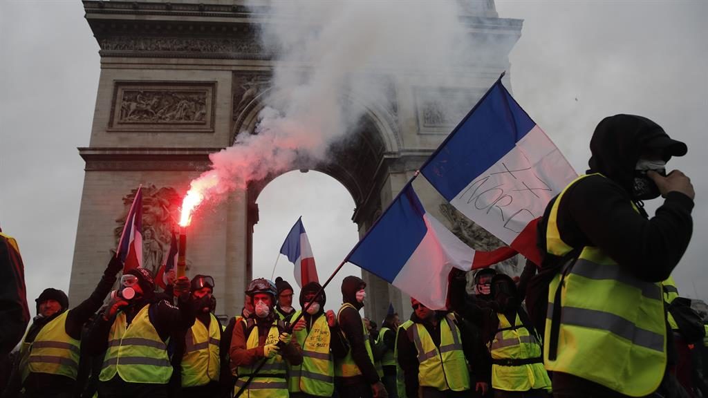 Paris protests over fuel tax could prompt state of emergency Paris protests over fuel tax could prompt state of emergency