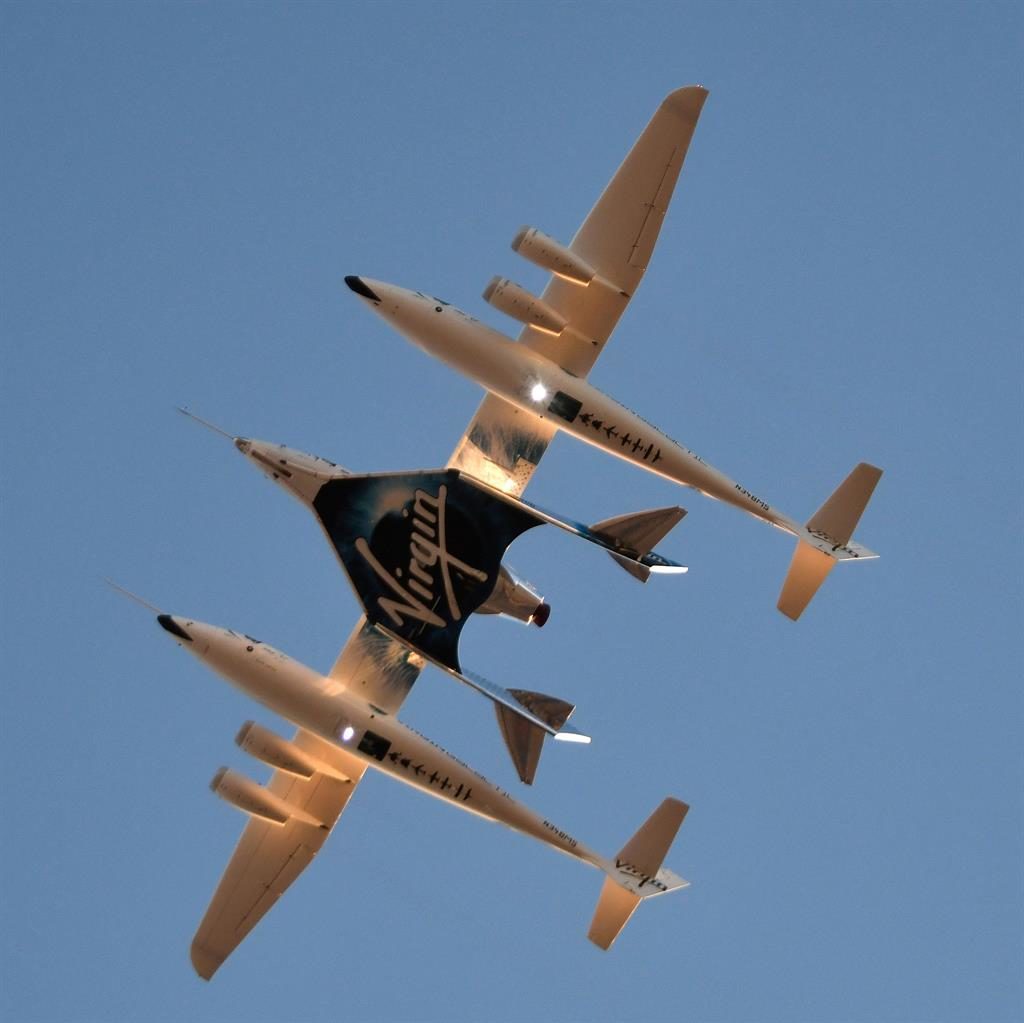 Tourism rocket ship reaches space on test flight