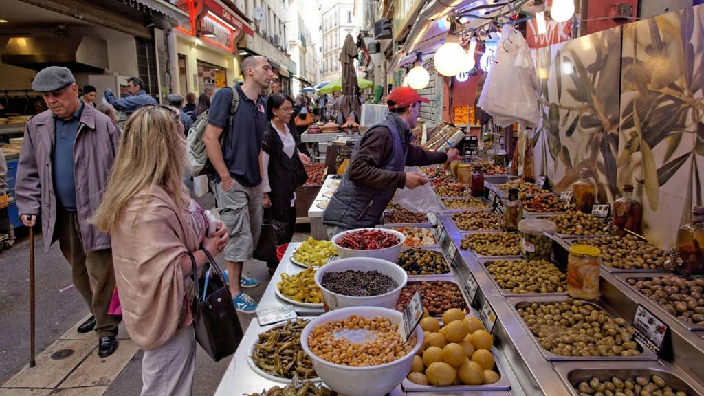 Vibrant: A market in Marseille PICTURE: ALAMY