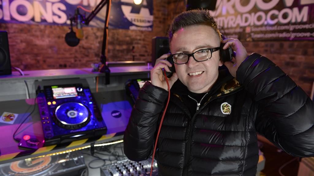 Deaf DJ showing disability is no barrier Metro Newspaper UK