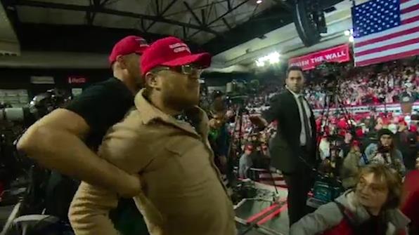 Flashpoint Man said
to have pushed Mr
Skeans is restrained
in El Paso Texas BBC