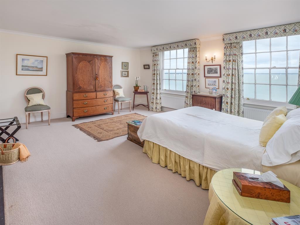 Race track: Watch Cowes race from bed