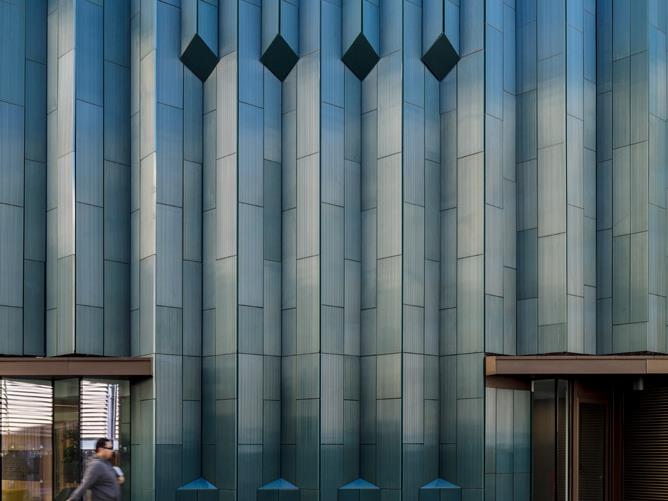 Panel show: Façade features ceramic panels