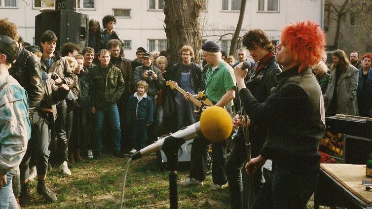 Breaking down barriers West German punk band die Toten Hosen playing the Hoffnungskirche in East Berlin 1988. Mark Reeder Author provided