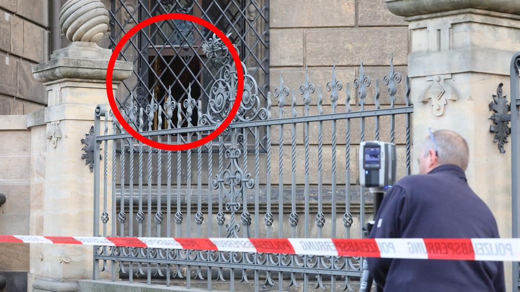 'Priceless' jewels snatched from German state museum