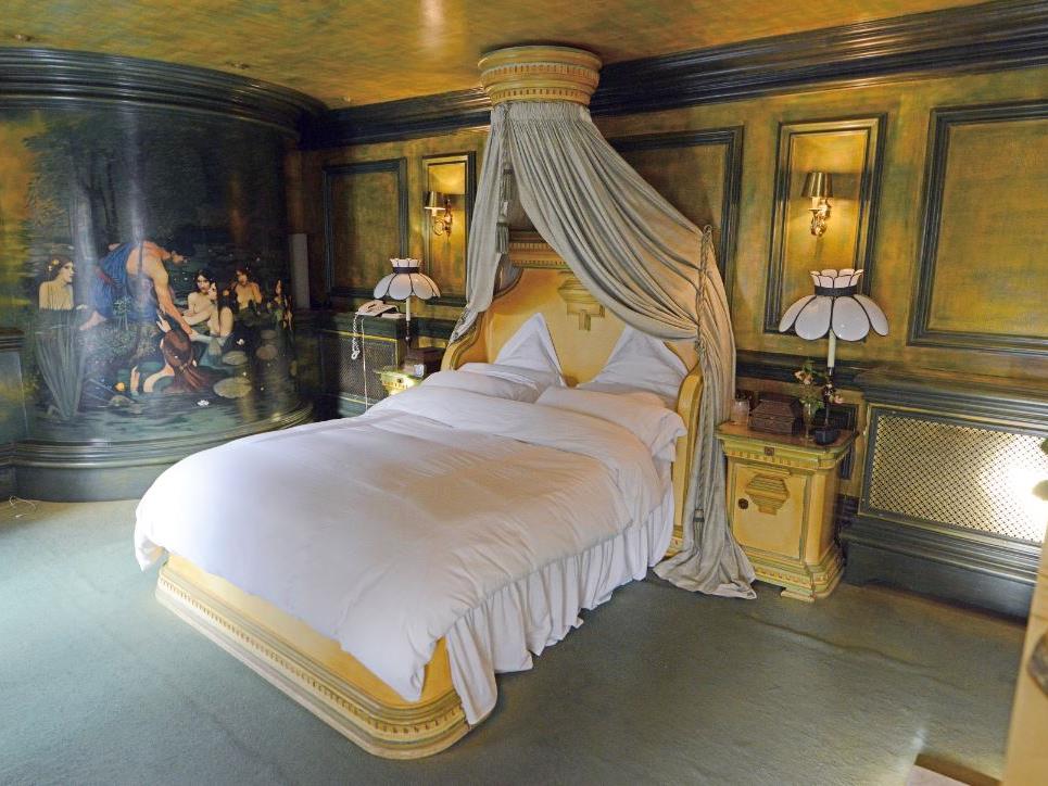 Murals, bedding: Bedroom’s Hylas And The Nymphs mural. Below: The kitchen