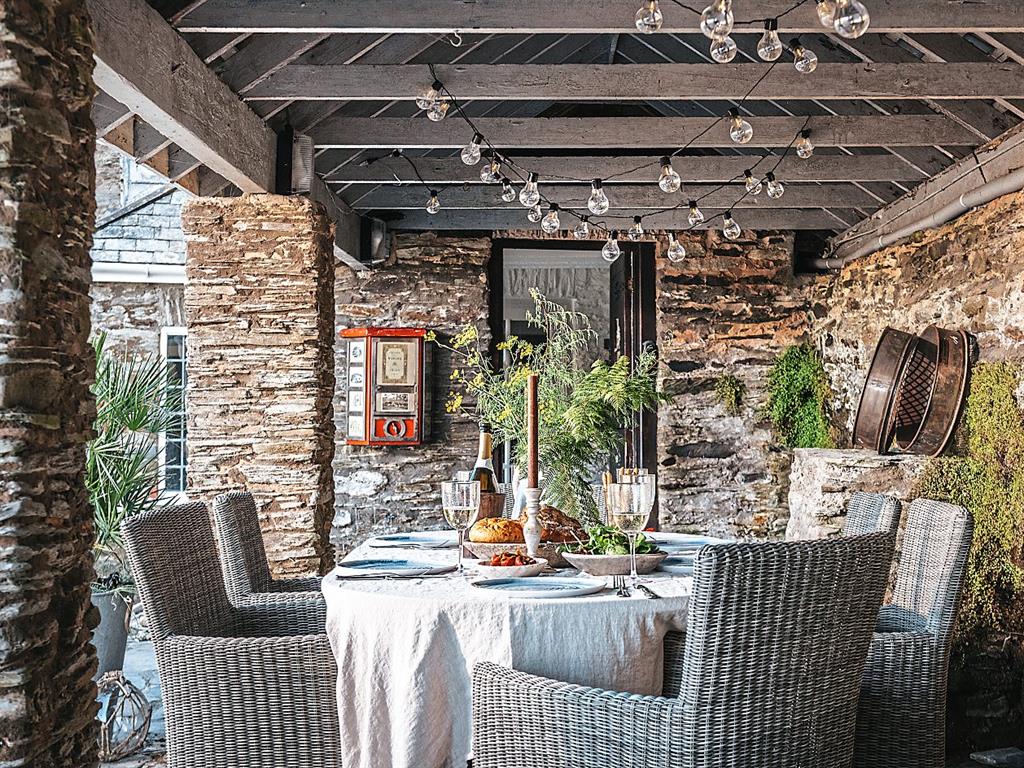 Dining out: The outdoor dining area is ideal for summer breakfasts. Below: The ‘humungous’ bath