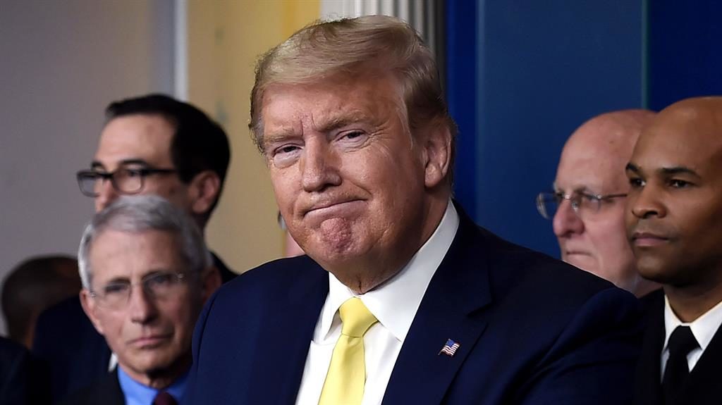 Coronavirus: Trump floats measures to swell workers' paycheques
