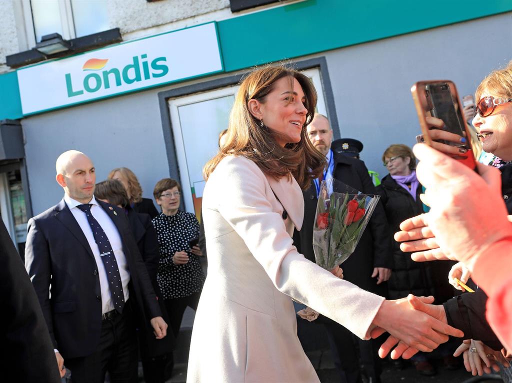 William and Kate first royals to visit a GAA club