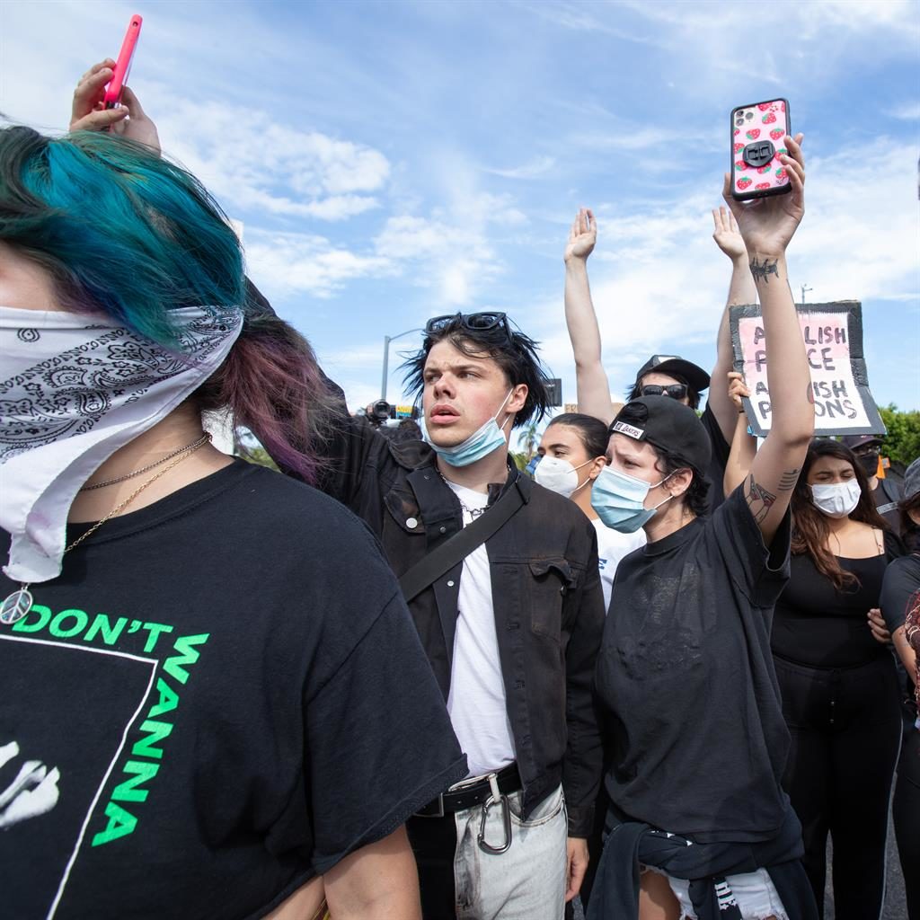 Halsey Says She was Hit by Rubber Bullets at George Floyd Protests Halsey Says She was Hit by Rubber Bullets at George Floyd Protests