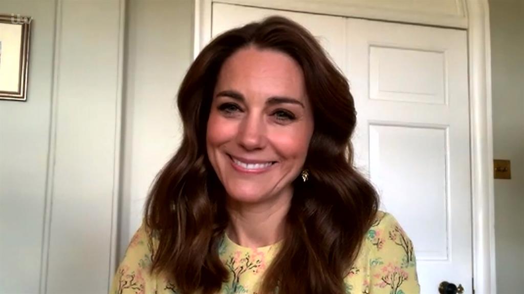 Quarantine coiffure: The Duchess of Cambridge and singer Dua Lipa (below)