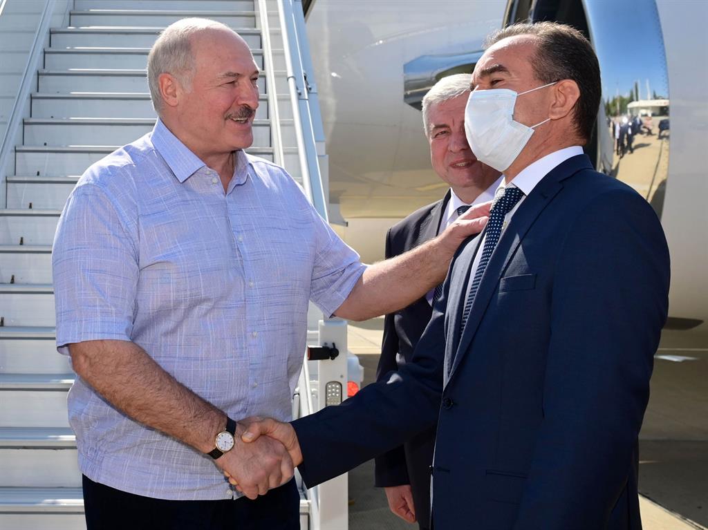 Russian to get here President Lukashenko is greeted