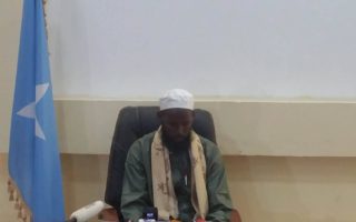 Somalia :Muxuu Abuu Mansuur Roobow kaga duwan yahay hogaamiyaashii dowladda isku soo dhiibay