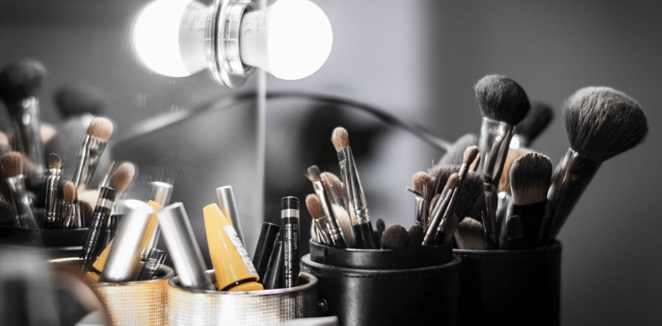How the Professionals Keep Their Brushes Clean