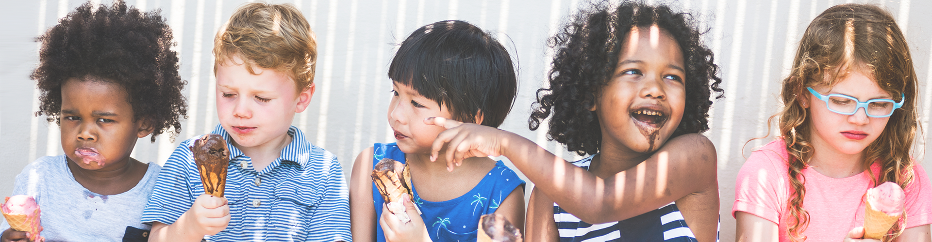 kids eating ice cream