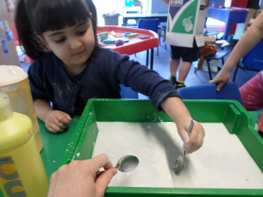 Have you ever tried gloop play before? - Munchkins