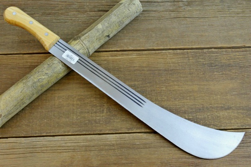 Machete wielding Moza man crosses into Zim, claims weapon an ancestral