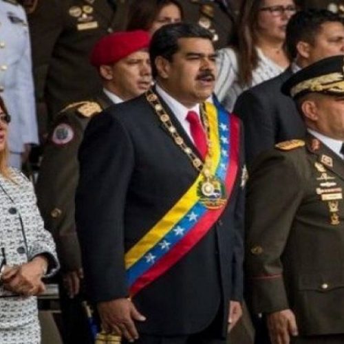 Venezuelans dash into Peru to beat migration law