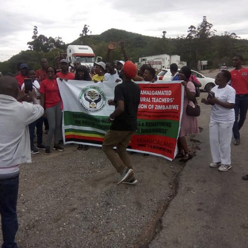 Striking teachers continue 275km Mutare-Harare march