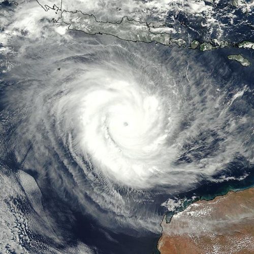 Severe tropical cyclone bears down on north Australia coast