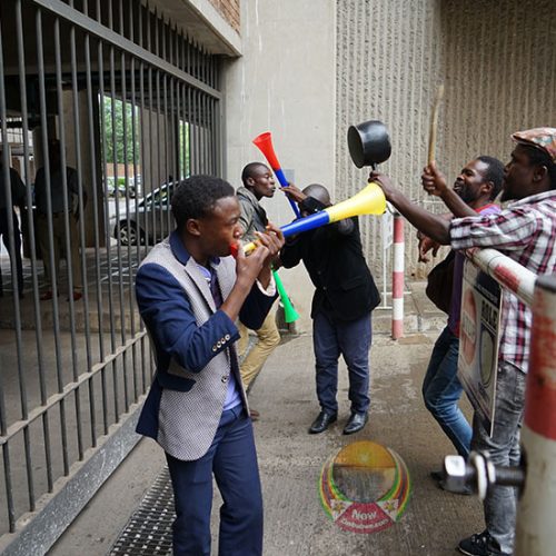 Teachers group hires street kids to boost wage demo (more pictures)