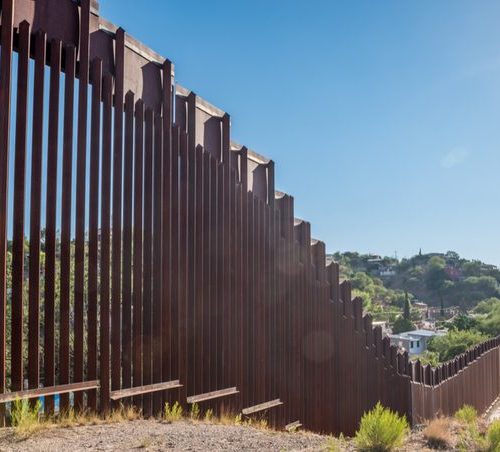 Mexico border wall: US states sue over emergency declaration