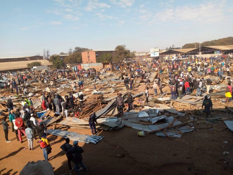 LATEST: Police, Harare City Demolish Traders’ Stalls In Mbare