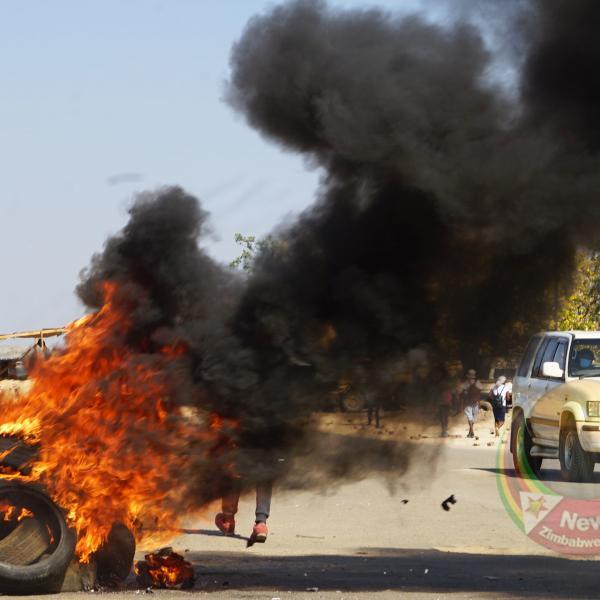 In Pictures: Chitungwiza residents in a flash demonstration demanding the release of Sikhala