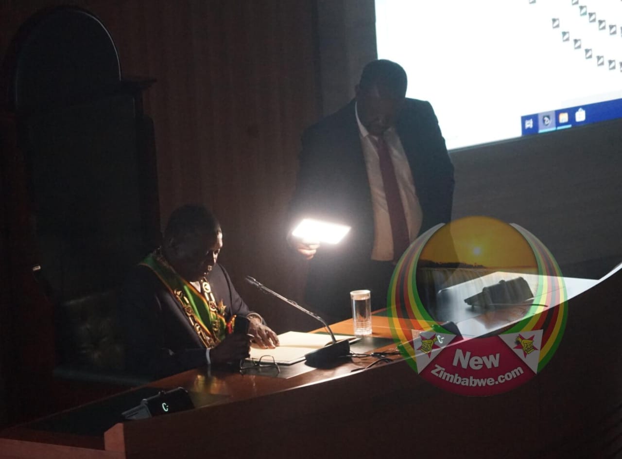 Mudenda says culprit will ‘regret the day of their existence’ after generator failure causes power outage during Mnangagwa’s SONA - NewZimbabwe.com