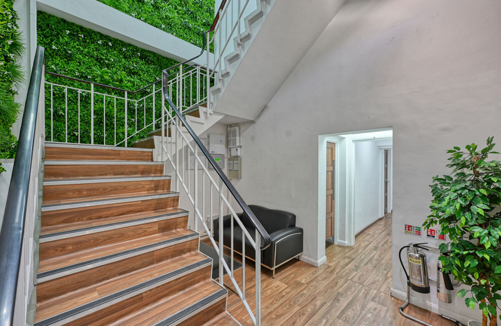 8 Lyon Way - Exclusive Offices
