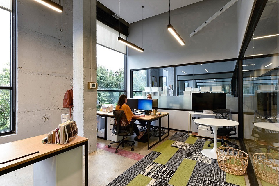 Office Space in Suite 100
976 Brady Av