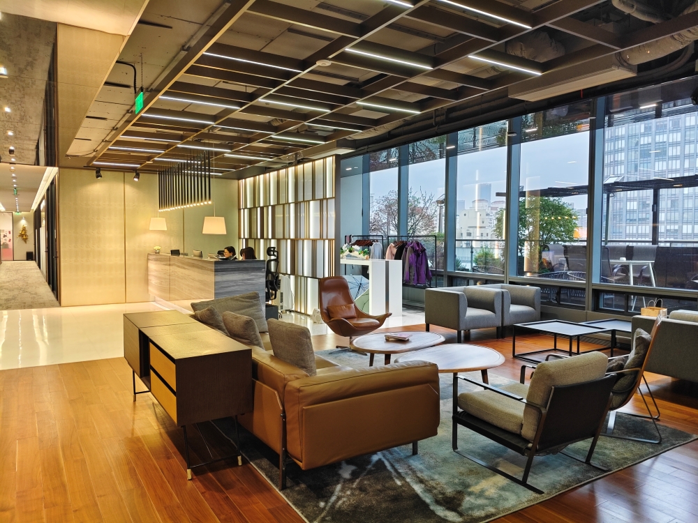 Level 18, Lujiazui Financial Plaza, 826 Century Avenue - CEO Suite