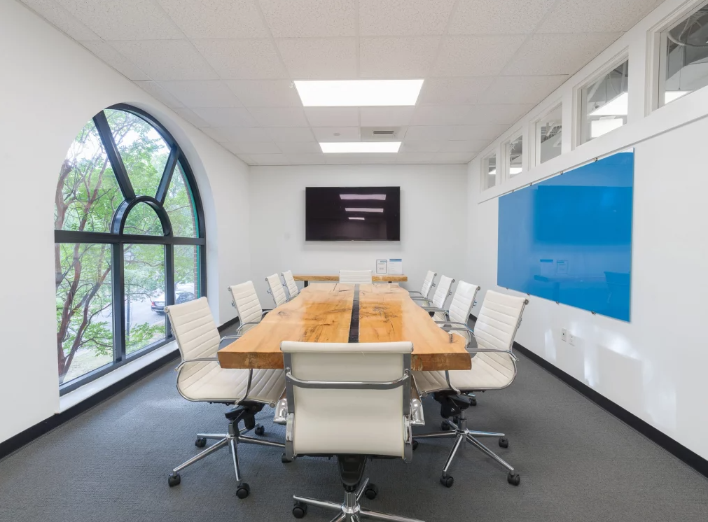 Expansive · 950 N Washington St