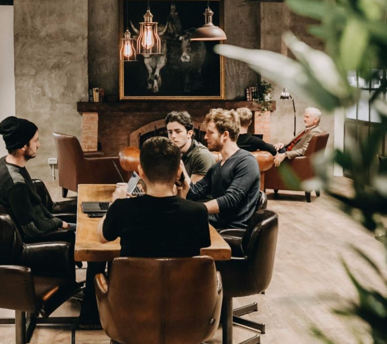 5 Strada Halelor - Commons