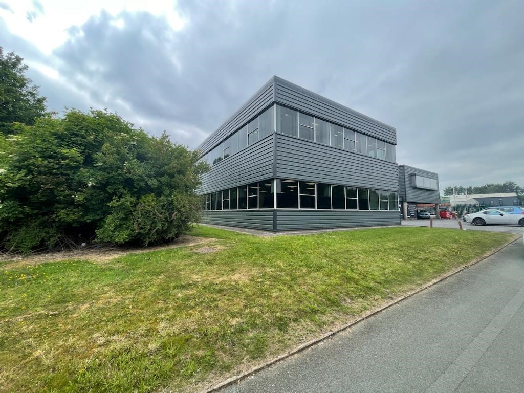 12 Aston Lane North, Preston Brook - Waterpark Group