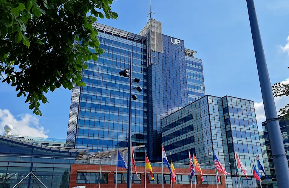 Piet Heinkade 55 - IWG (Regus)
