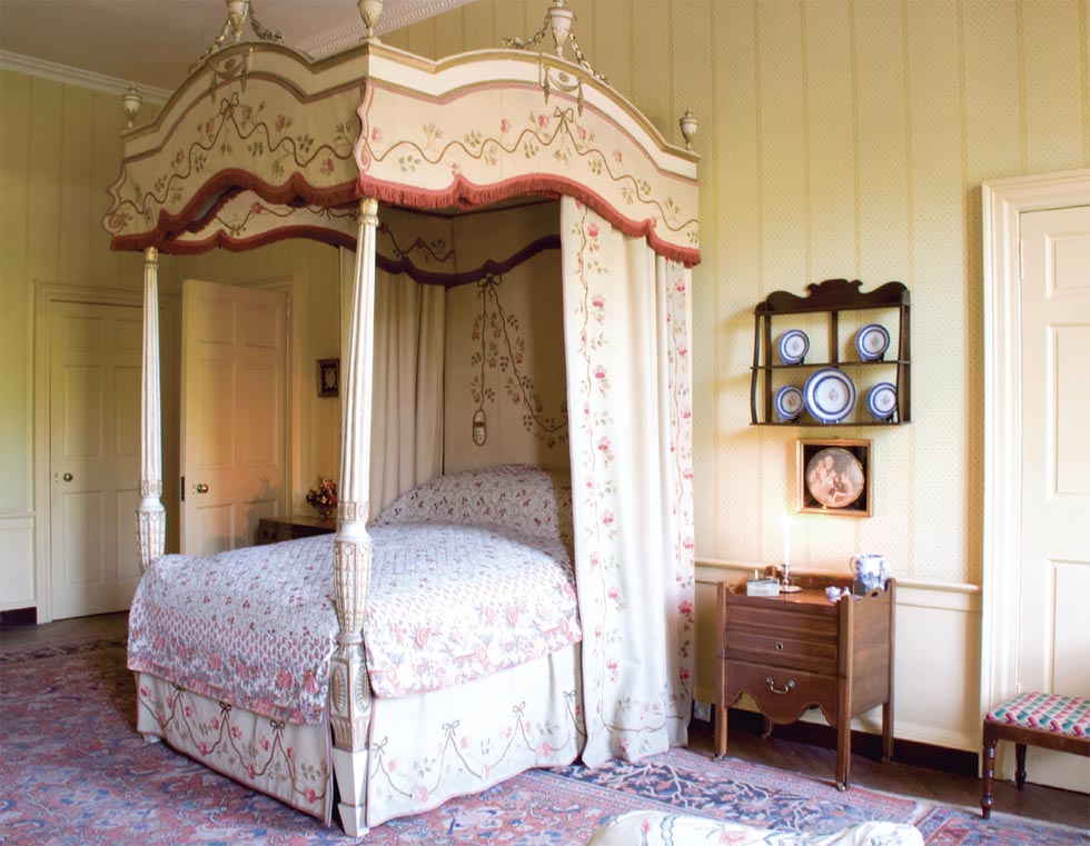 Four poster bed